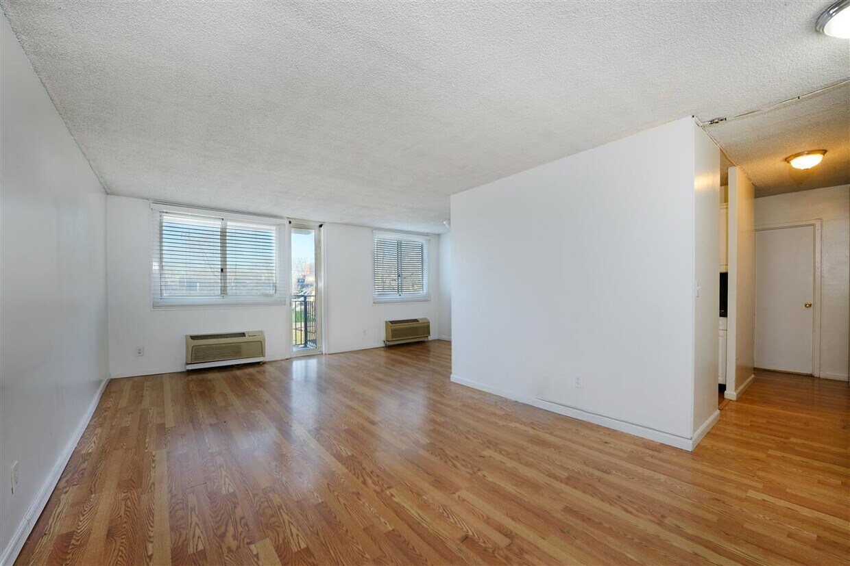 Foto principal - 100 Manhattan Ave