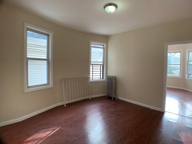 Building Photo - 526 Sanford Ave