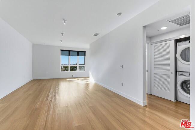 Foto del edificio - 10601 Washington Blvd