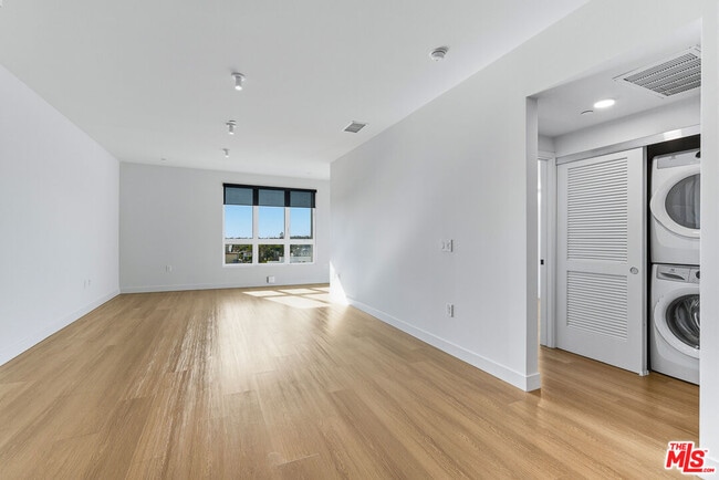 Building Photo - 10601 Washington Blvd