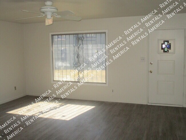 Foto del edificio - 2645 W Highland Ave