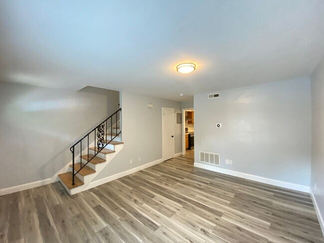 Foto del edificio - 331 Vineyard Park Ct