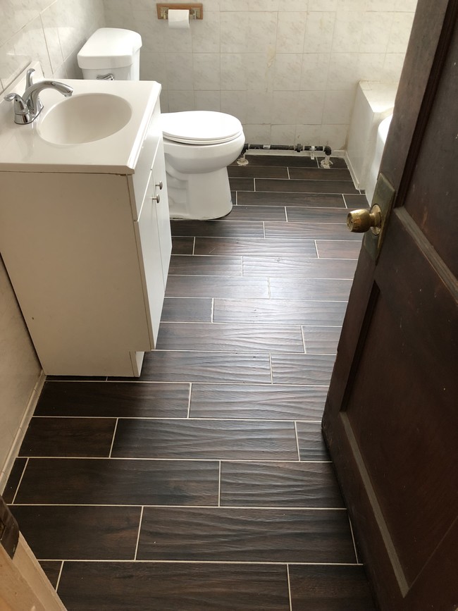 Bathroom - 8505 S Burnham Ave
