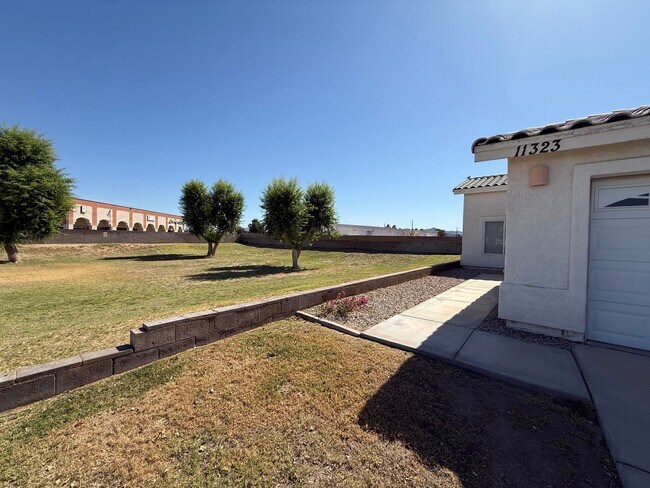 Foto del edificio - Yuma Meadows Townhouse - Furnished / Unfurnished
