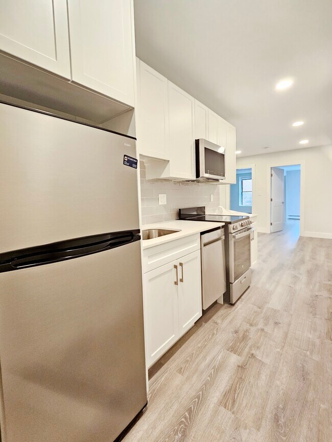 Building Photo - 40 Joy St