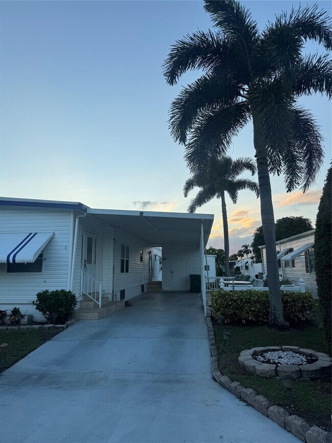 Foto del edificio - 1921 SW 83rd Ave