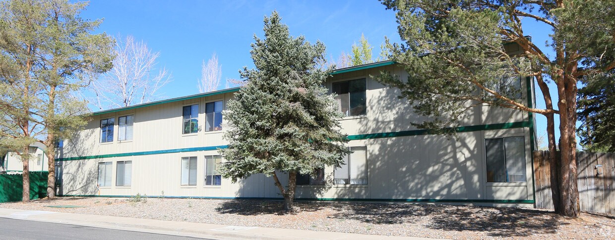 Foto del edificio - 1500 Riley Ave