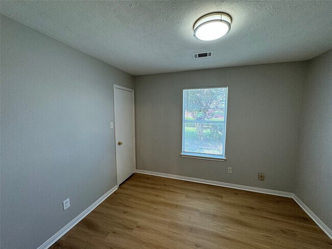 Building Photo - 16324 Sun View Ln