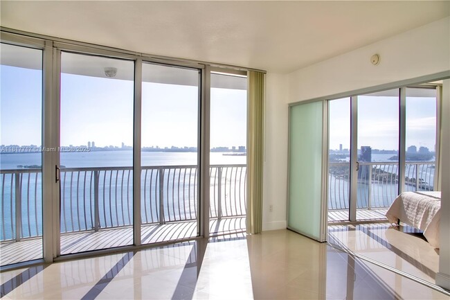 Building Photo - 1750 N Bayshore Dr