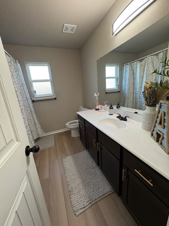 Foto del edificio - 6708 Oliver Loving Dr