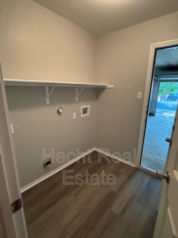 Foto del edificio - 12309 Drummond Dr