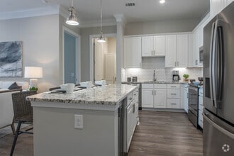 2 BR, 2 BA - 990 SF - 2111 Austin Apartments