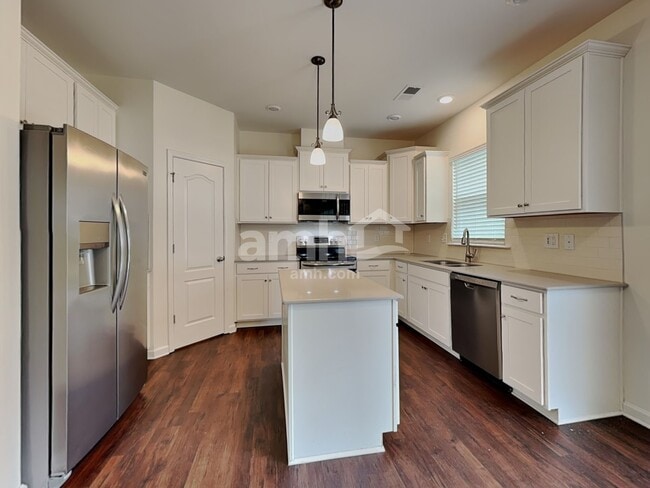 Building Photo - 154 Eden Ave