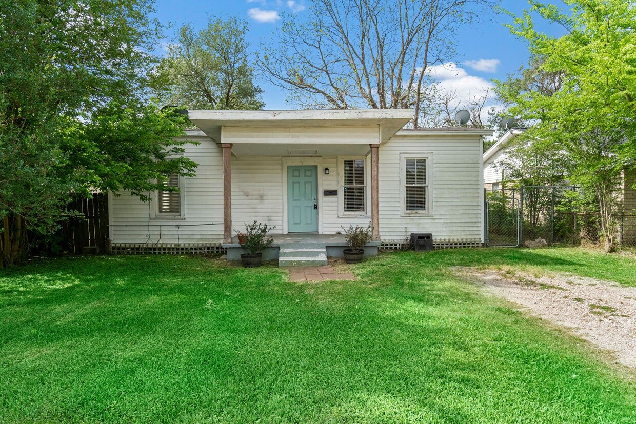 Primary Photo - Lovely 3 Bedroom / 1 Bath home