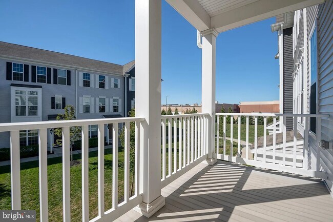 Building Photo - 608 Mayer Pl