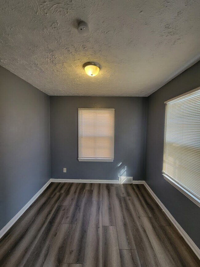 Foto del edificio - 18611 Birwood St
