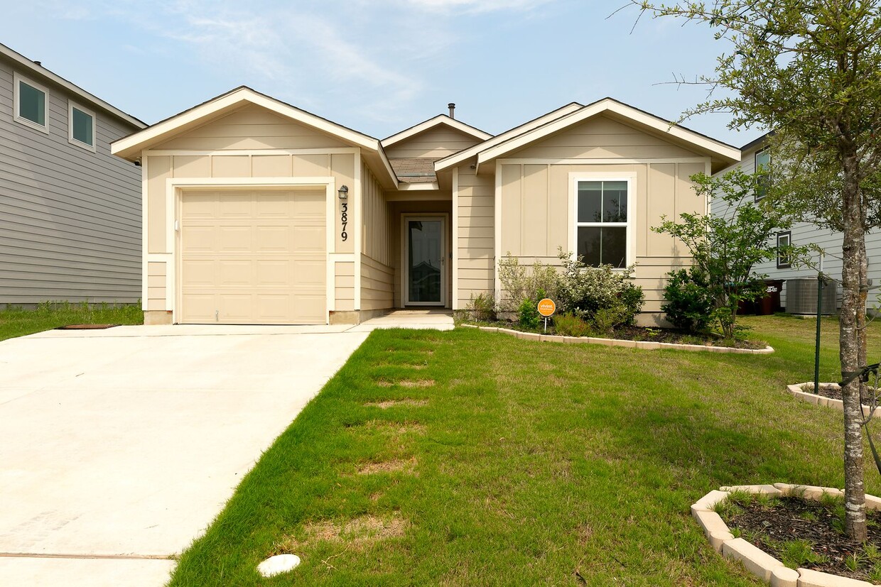 Foto principal - Converse, TX ~Well Maintained 2 Bedroom 2 ...