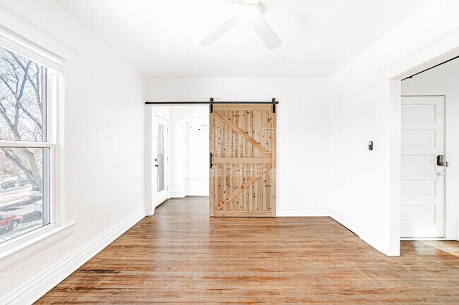 Foto del edificio - 227 S Logan St