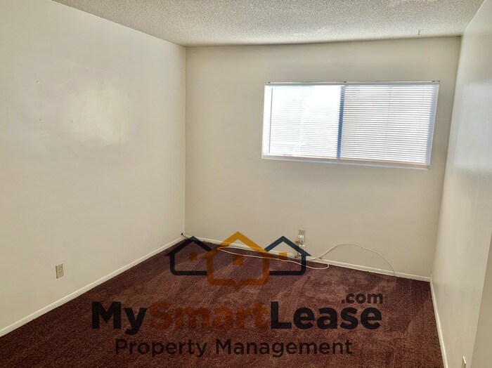 Building Photo - Upstairs 2 bedroom unit for rent!