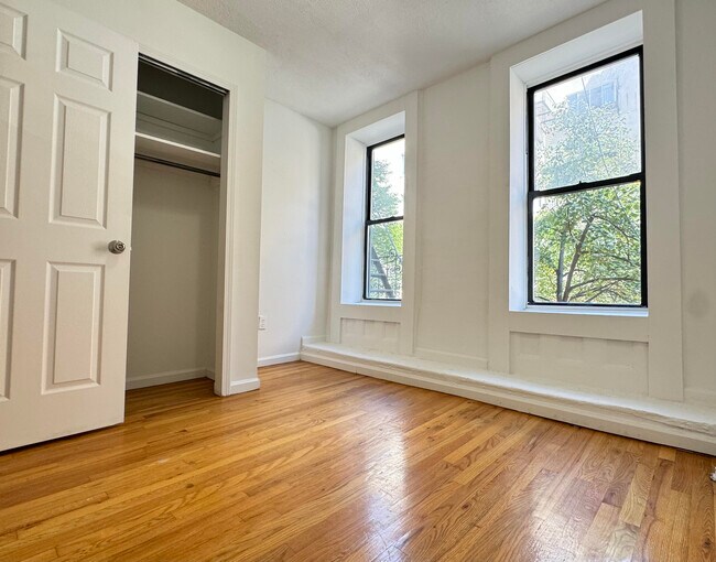 Building Photo - 249 W 60th St