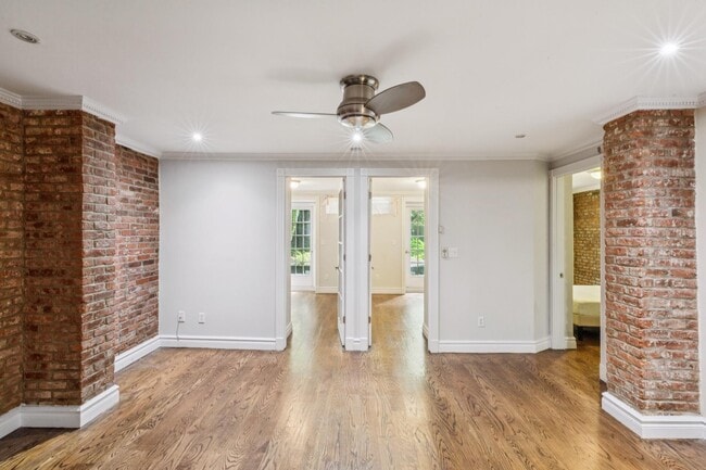 Building Photo - 138 E 16th St