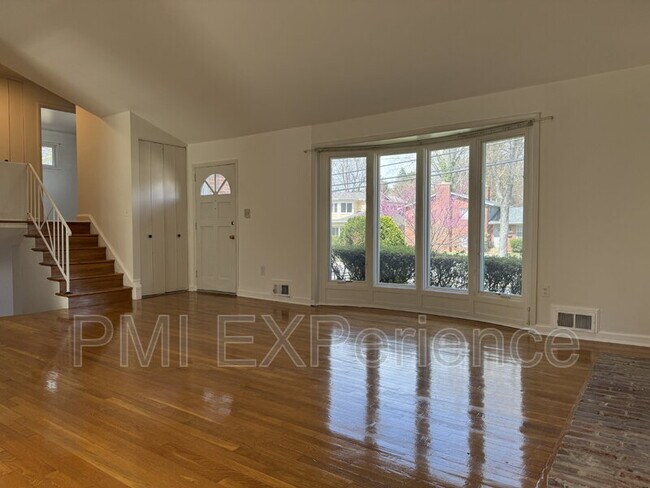 Foto del edificio - 6108 Lone Oak Dr