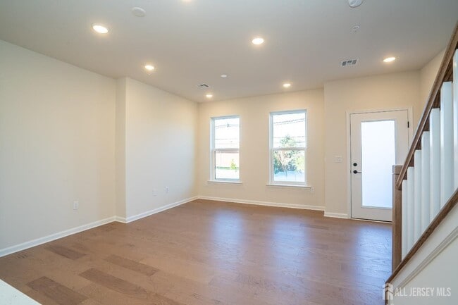 Building Photo - 220 Jessie Pl