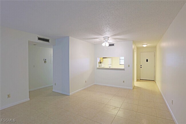 Foto del edificio - 6120 Whiskey Creek Dr