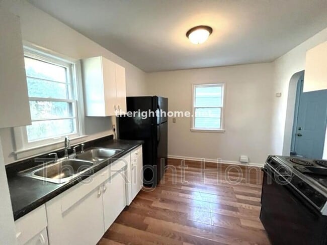 Building Photo - 3513 N 39th St