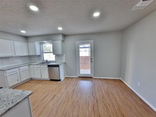 Building Photo - 2646 Winslow Dr