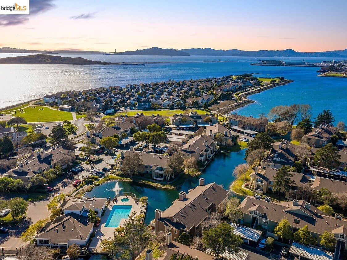 Foto principal - 94 Shoreline Ct