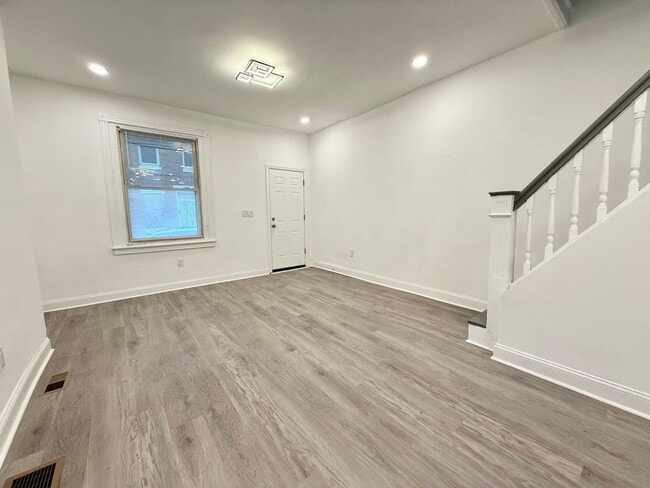 Building Photo - Recently Renovated 3-Bed, 2-Bath Home in W...