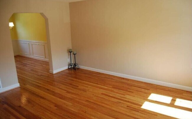 Building Photo - 715 Umbra St