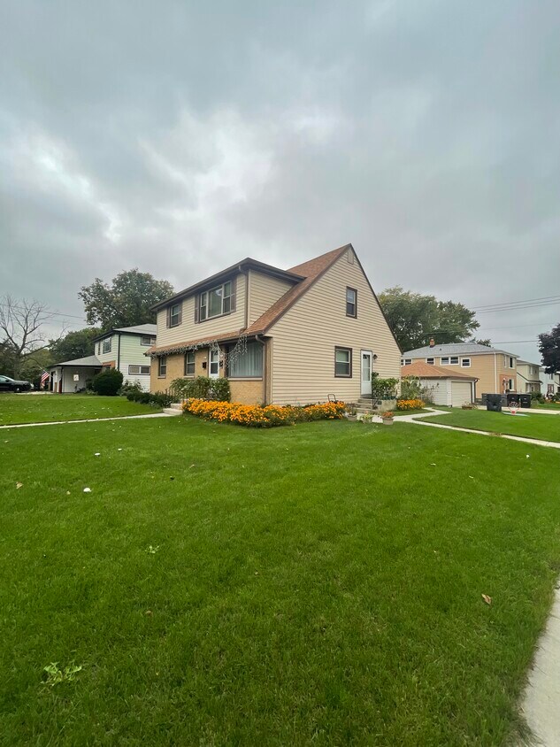 Foto principal - 6073 S Lake Dr