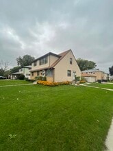 Building Photo - 6073 S Lake Dr
