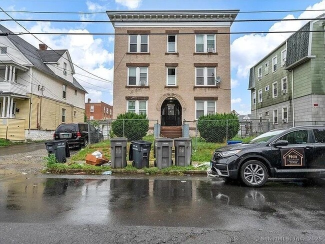 Building Photo - 66 Standish St