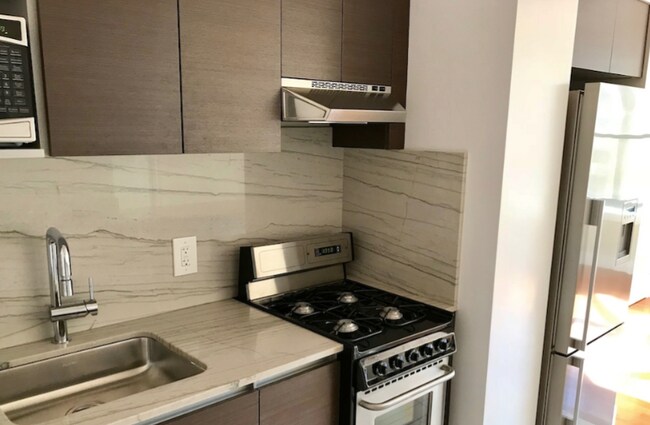 KITCHEN - 403 E 57th St