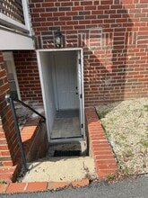 Building Photo - 811 Thayer Ave