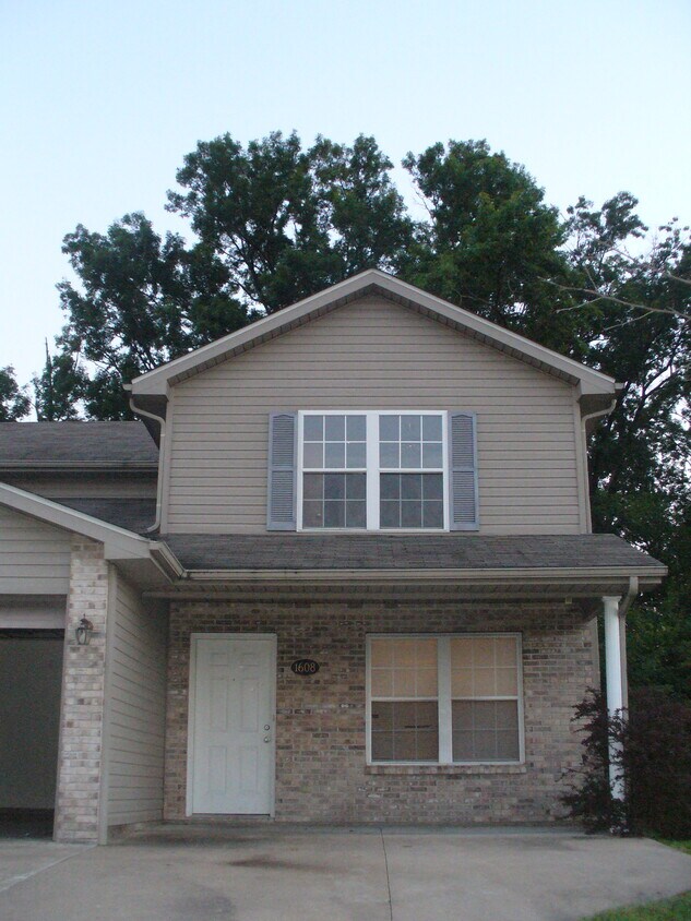 Front of duplex-1608 Citadel - 1608 Citadel Dr