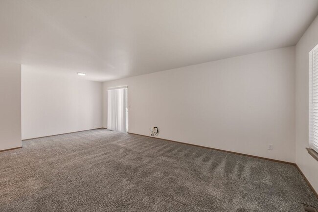 Foto del edificio - 2 bed 1 bath Duplex