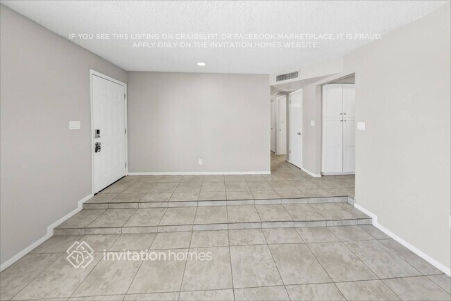 Foto del edificio - 3705 W Purdue Ave