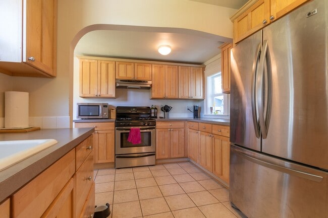 Building Photo - 6406 SE 44th Ave