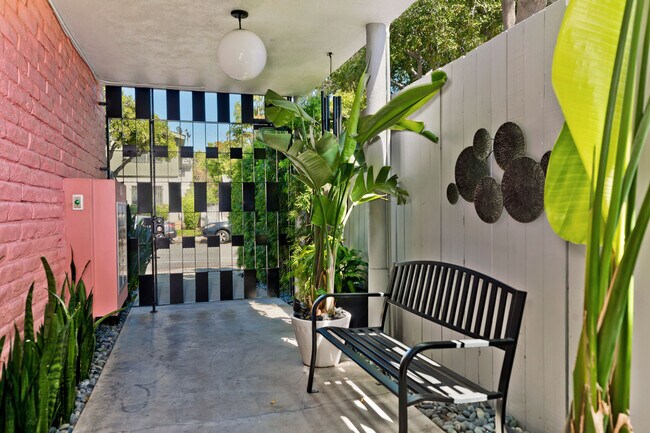 Building Photo - 1035 N Sierra Bonita Ave