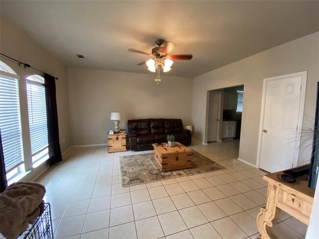 Building Photo - 317 Texas Dr
