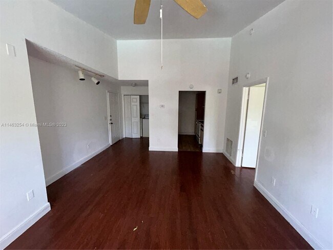 Foto del edificio - 4261 W McNab Rd