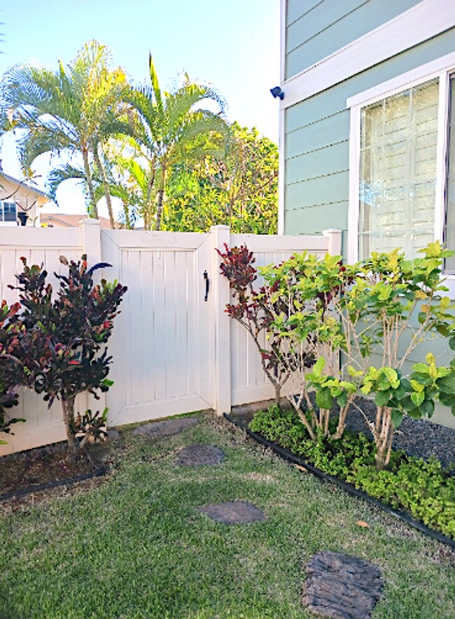 Building Photo - Immaculate 3Bedroom 2.5Bath Corner Unit - ...