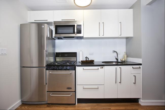 Building Photo - *NO FEE* NATURAL LIGHT POURING IN UNIT--TO...