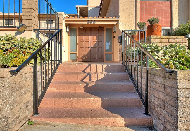 Foto del edificio - 900 Cedar St