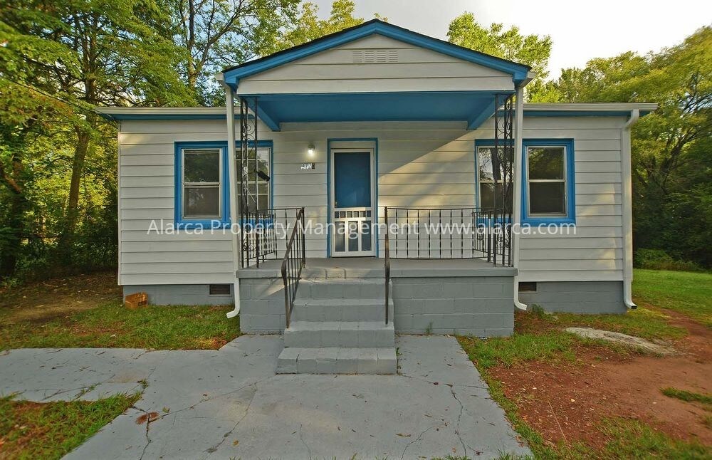 Primary Photo - 2120 B Ave