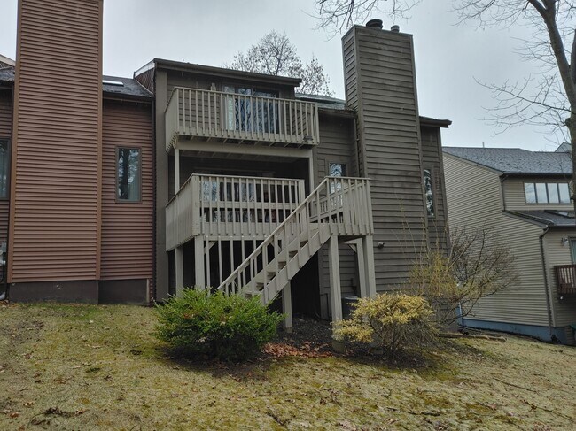 Foto del edificio - 523 Clubhouse Rd